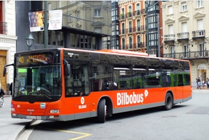 Los autobuses urbanos de Bilbao tienen un inconfundible color rojo