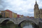 El puente de San Antón, todo un icono de la ciudad de Bilbao